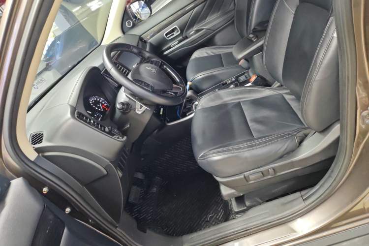Used Mitsubishi Outlander 2019 2.4L 4x4 Zhi Xiang Edition 5 Seats China VI Standard Left Front Seat