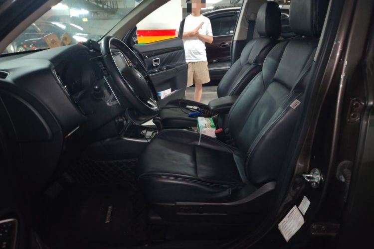 Used Mitsubishi Outlander 2019 2.4L 4x4 Zhi Xiang Edition 7 Seats China V Emission Standard Left Front Seat