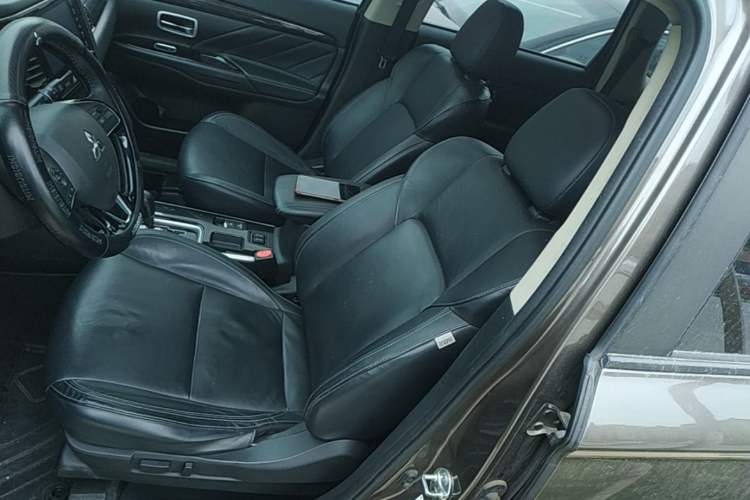 Used Mitsubishi Outlander 2019 2.0L Two-Wheel Drive Comfort Edition 5 Seats China V Standard Left Front Seat