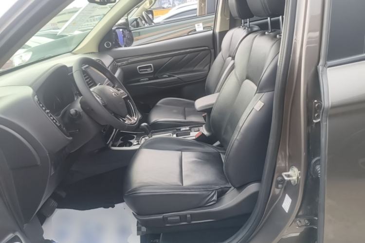 Used Mitsubishi Outlander 2019 2.0L Two-Wheel Drive Comfort Edition 7-Seater China VI Standard Left Front Seat