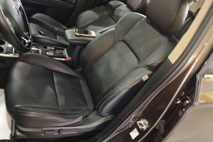 Used Mitsubishi Outlander 2019 2.4L 4x4 Zhi Xiang Edition 7 Seats China VI Standard Left Front Seat