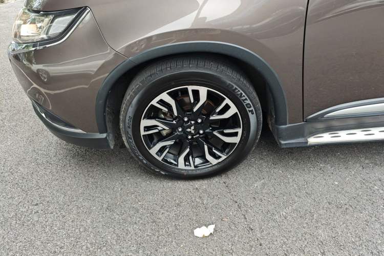 Used Mitsubishi Outlander 2019 2.0L Two-Wheel Drive Comfort Edition 5 Seats China VI Standard Left Front Wheel Hub