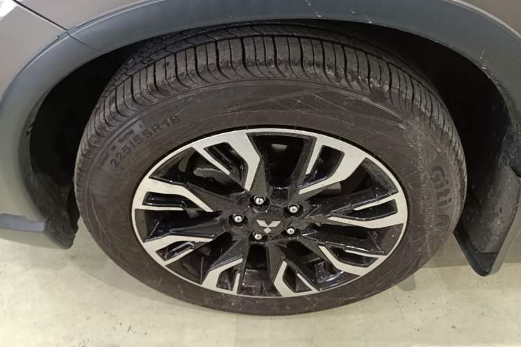 Used Mitsubishi Outlander 2019 2.4L 4x4 Zhi Xiang Edition 5 Seats China V Emission Standard Left Front Wheel Hub