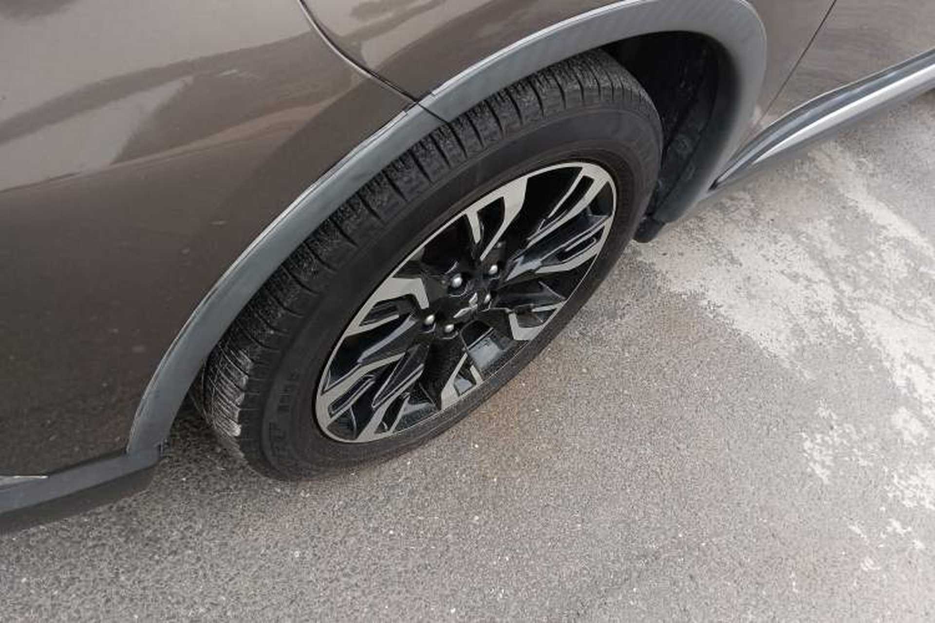 Used Mitsubishi Outlander 2019 2.4L 4x4 Zhi Xiang Edition 7 Seats China V Emission Standard Left Front Wheel Hub