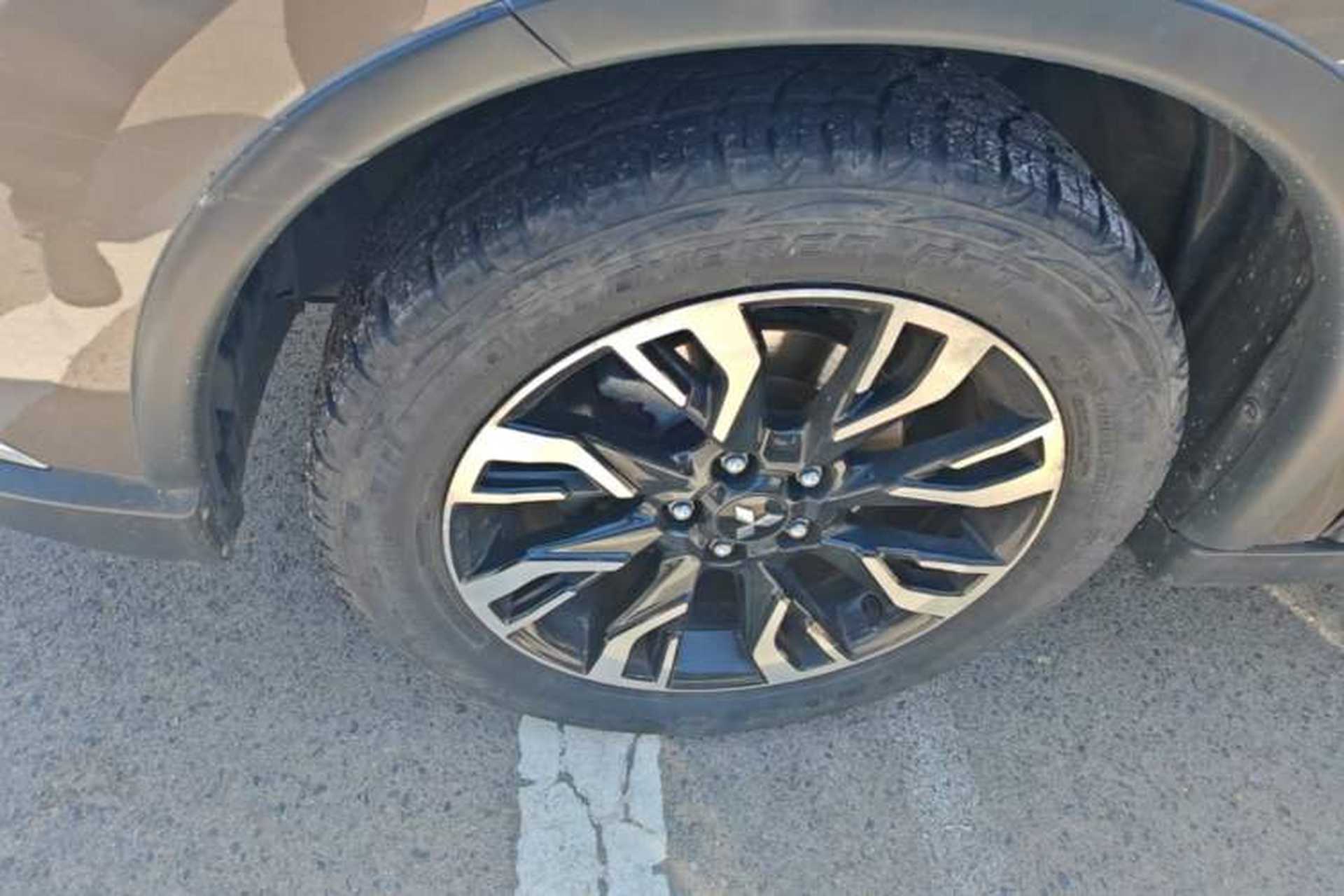 Used Mitsubishi Outlander 2019 2.4L Four-Wheel Drive Flagship Version 7 Seats China V Emission Standard Left Front Wheel Hub
