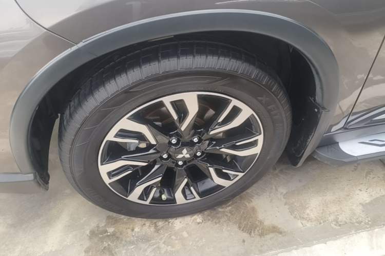Used Mitsubishi Outlander 2019 2.0L Two-Wheel Drive Comfort Edition 7-Seater China VI Standard Left Front Wheel Hub
