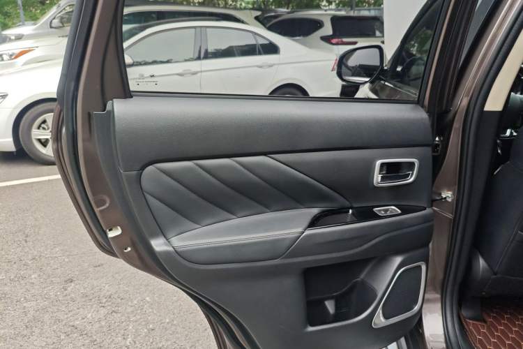 Used Mitsubishi Outlander 2019 2.0L Two-Wheel Drive Comfort Edition 5 Seats China VI Standard Left Rear Door Interior