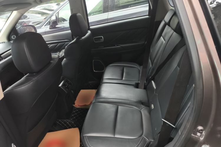 Used Mitsubishi Outlander 2019 2.0L Two-Wheel Drive Comfort Edition 5 Seats China VI Standard Left Rear Seat