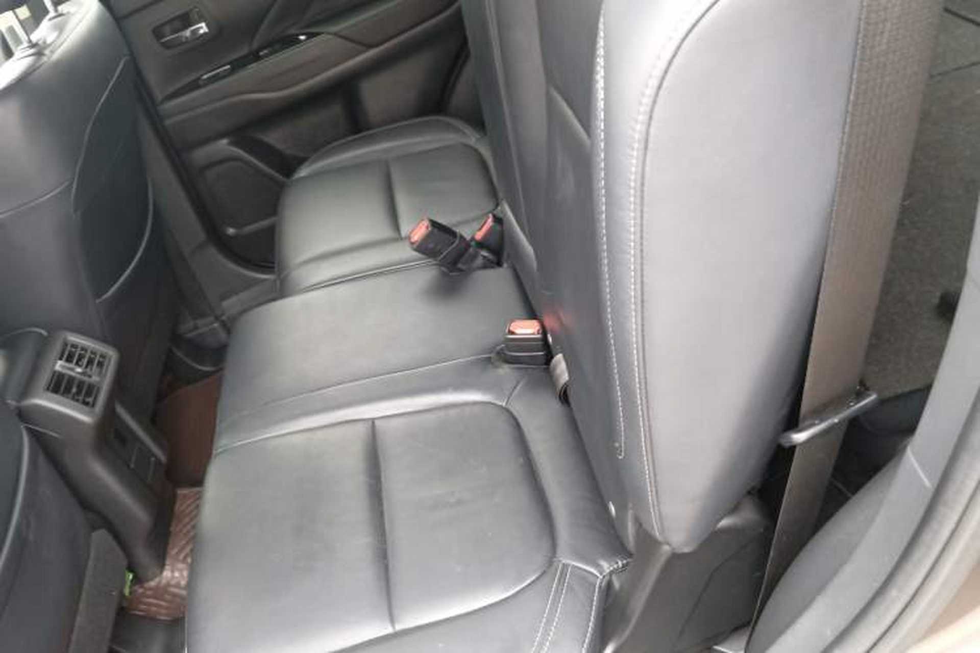 Used Mitsubishi Outlander 2019 2.4L 4x4 Zhi Xiang Edition 7 Seats China V Emission Standard Left Rear Seat