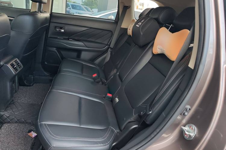 Used Mitsubishi Outlander 2019 2.0L Two-Wheel Drive Comfort Edition 5 Seats China VI Standard Left Rear Seat