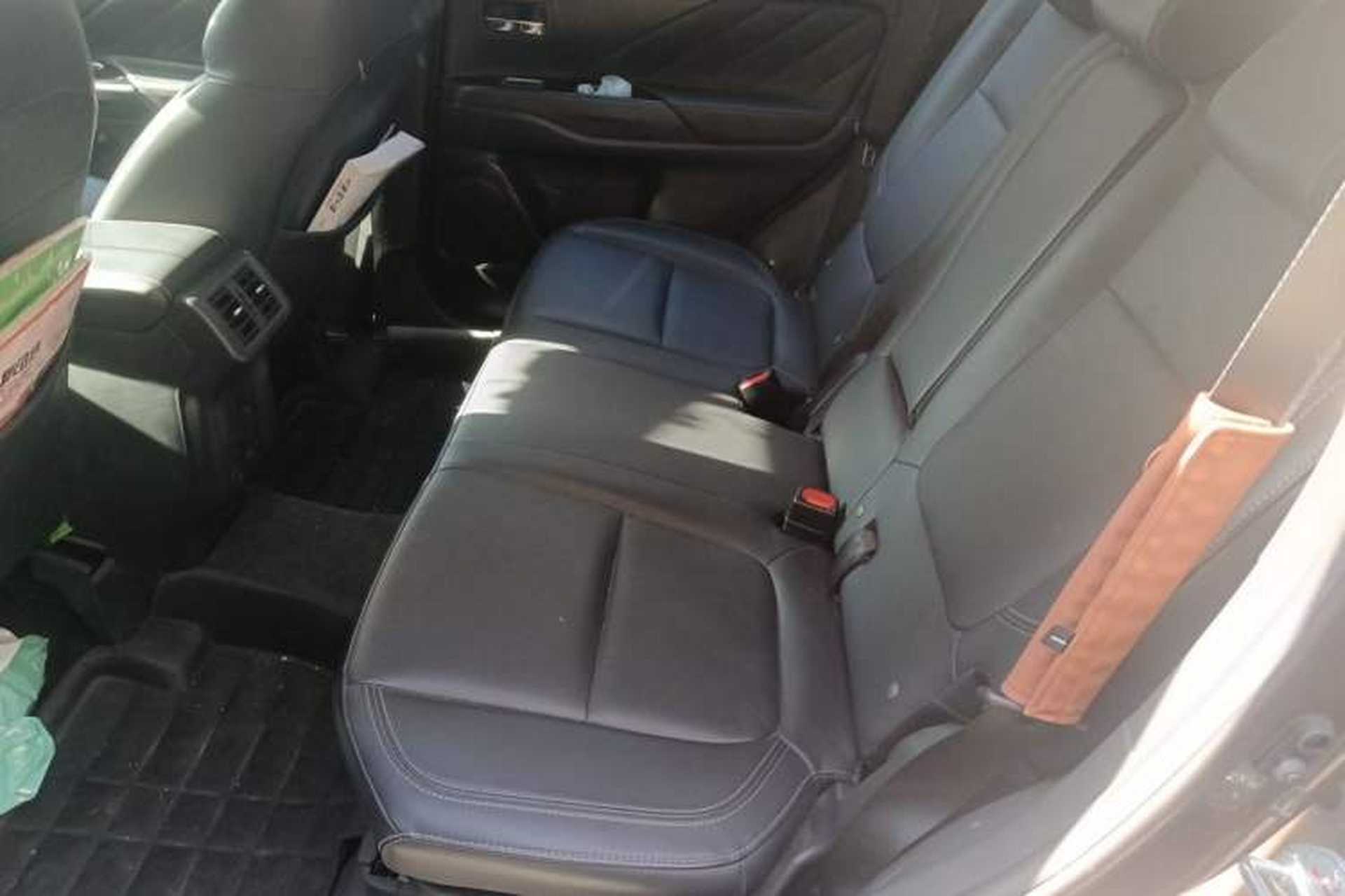 Used Mitsubishi Outlander 2019 2.4L 4x4 Zhi Xiang Edition 5 Seats China V Emission Standard Left Rear Seat
