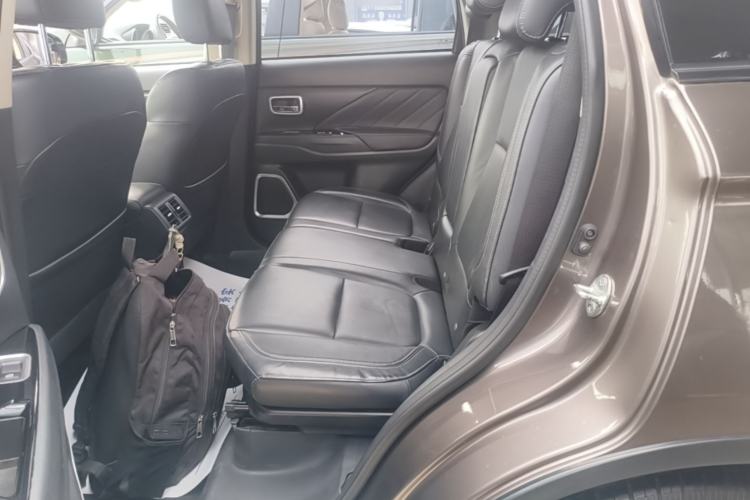 Used Mitsubishi Outlander 2019 2.0L Two-Wheel Drive Comfort Edition 7-Seater China VI Standard Left Rear Seat