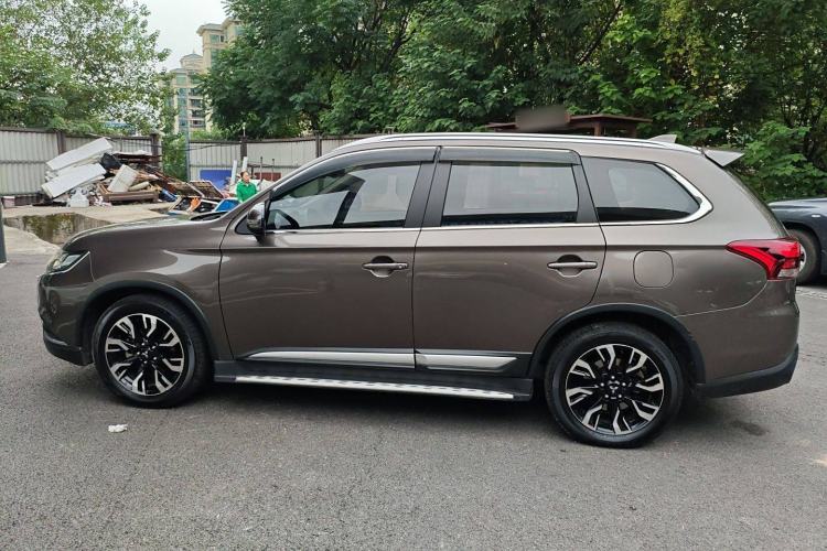 Used Mitsubishi Outlander 2019 2.0L Two-Wheel Drive Comfort Edition 5 Seats China VI Standard Left Side