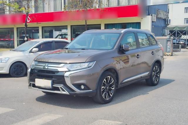 Used Mitsubishi Outlander 2019 2.0L Two-Wheel Drive Comfort Edition 7-Seater China VI Standard