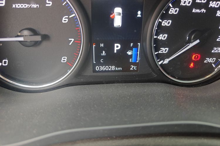 Used Mitsubishi Outlander 2019 2.4L 4x4 Zhi Xiang Edition 7 Seats China V Emission Standard Odometer Close Up