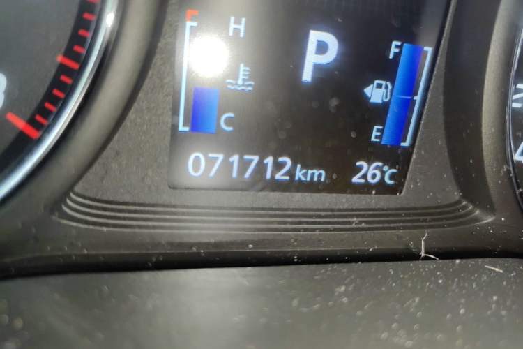Used Mitsubishi Outlander 2019 2.4L 4x4 Zhi Xiang Edition 7 Seats China VI Standard Odometer Close Up