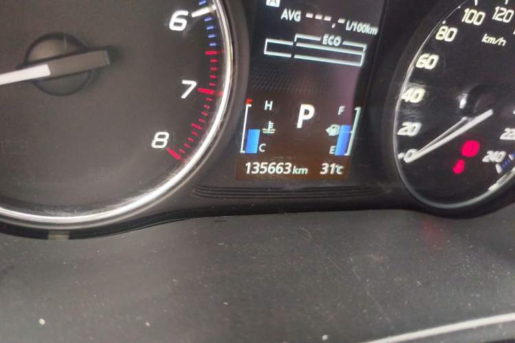 Used Mitsubishi Outlander 2019 2.4L 4x4 Zhi Xiang Edition 5 Seats China VI Standard Odometer Close Up