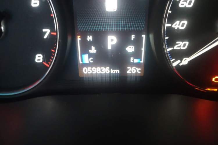 Used Mitsubishi Outlander 2019 2.4L 4x4 Zhi Xiang Edition 5 Seats China V Emission Standard Odometer Close Up