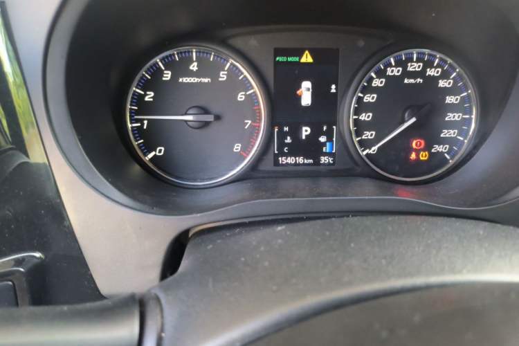 Used Mitsubishi Outlander 2019 2.0L Two-Wheel Drive Comfort Edition 5 Seats China V Standard Odometer Close Up