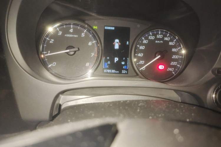Used Mitsubishi Outlander 2019 2.4L 4x4 Zhi Xiang Edition 7 Seats China VI Standard Odometer Close Up