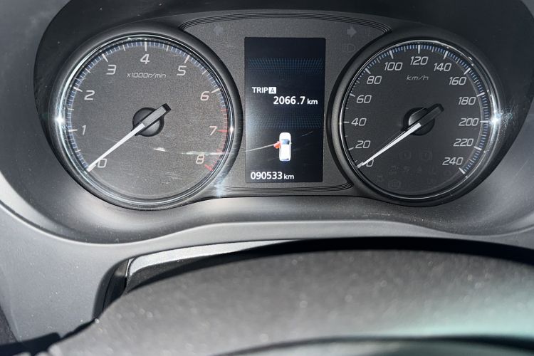 Used Mitsubishi Outlander 2019 2.4L 4x4 Zhi Xiang Edition 7 Seats China VI Standard Odometer Close Up