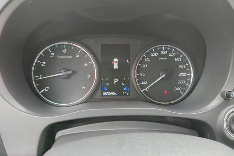 Used Mitsubishi Outlander 2019 2.0L Two-Wheel Drive Comfort Edition 5 Seats China VI Standard Odometer Close Up
