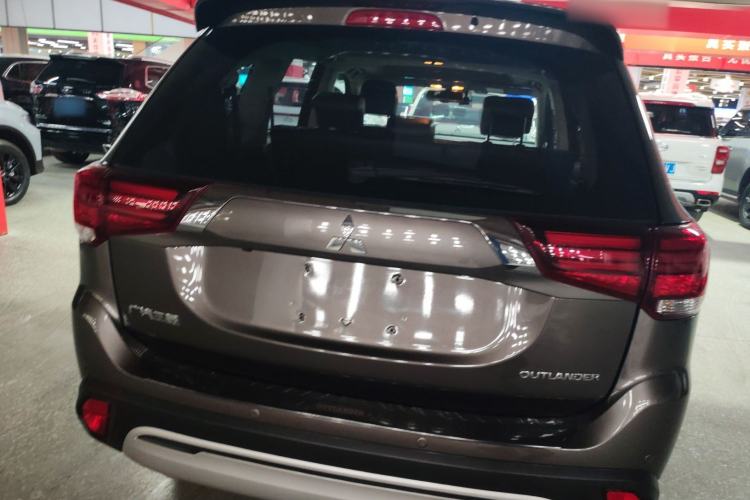 Used Mitsubishi Outlander 2019 2.4L 4x4 Zhi Xiang Edition 7 Seats China V Emission Standard Rear