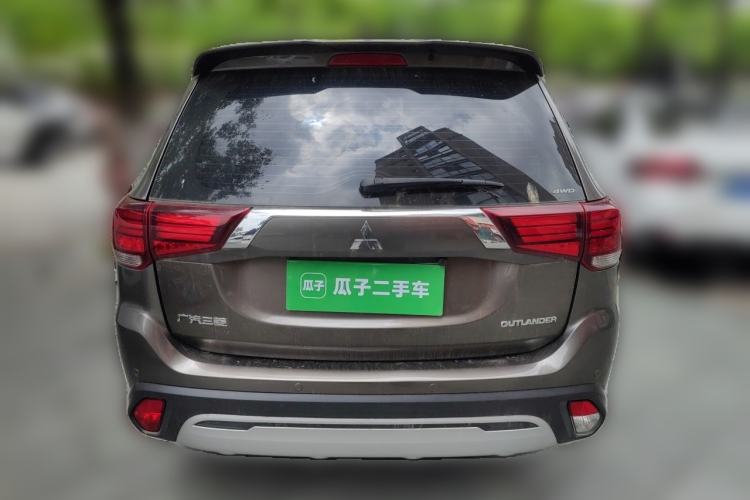 Used Mitsubishi Outlander 2019 2.4L 4x4 Zhi Xiang Edition 7 Seats China VI Standard Rear