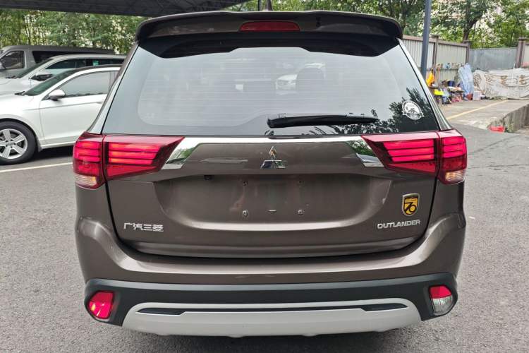 Used Mitsubishi Outlander 2019 2.0L Two-Wheel Drive Comfort Edition 5 Seats China VI Standard Rear
