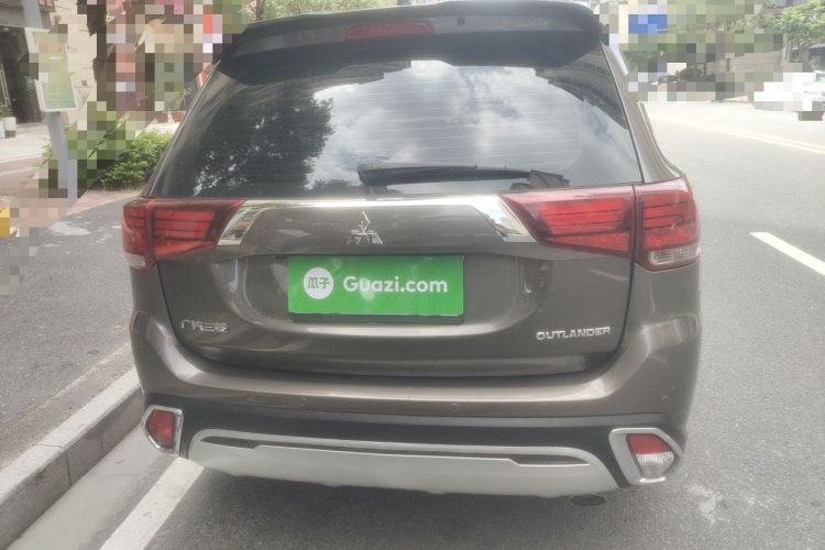 Used Mitsubishi Outlander 2019 2.4L Two-Wheel Drive ZhiXing Version 5 Seats China V Emission Standard Rear