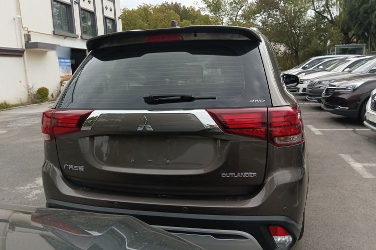 Used Mitsubishi Outlander 2019 2.4L 4x4 Zhi Xiang Edition 7 Seats China V Emission Standard Rear