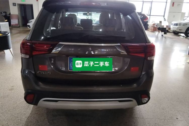 Used Mitsubishi Outlander 2019 2.0L Two-Wheel Drive Comfort Edition 7 Seats China V Emission Standard Rear