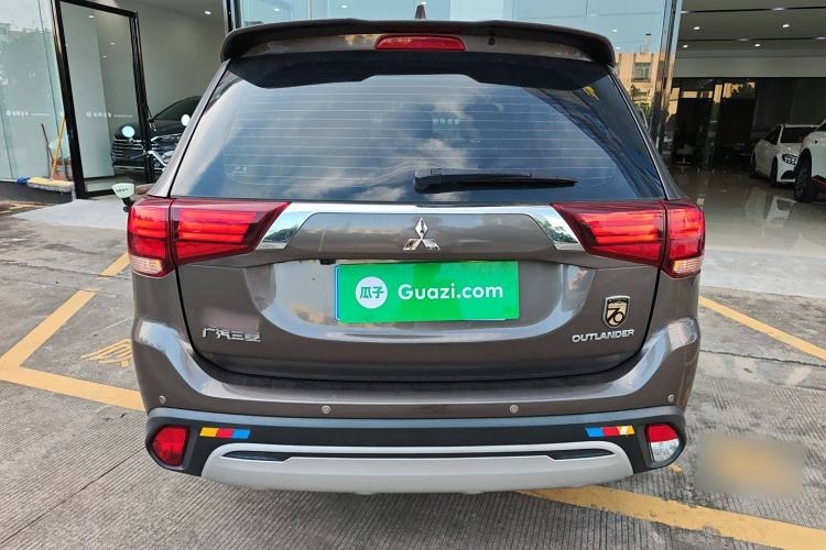 Used Mitsubishi Outlander 2019 2.0L Two-Wheel Drive Comfort Edition 5 Seats China VI Standard Rear