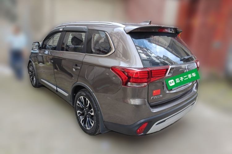 Used Mitsubishi Outlander 2019 2.0L Two-Wheel Drive Comfort Edition 7 Seats China V Emission Standard Rear Left 45 Deg