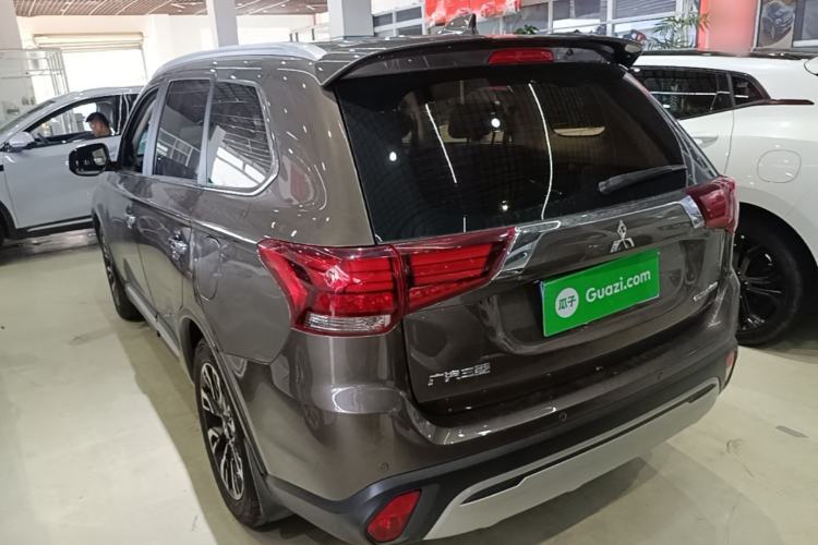 Used Mitsubishi Outlander 2019 2.4L 4x4 Zhi Xiang Edition 5 Seats China V Emission Standard Rear Left 45 Deg