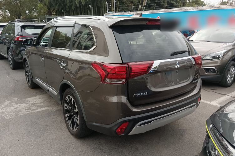 Used Mitsubishi Outlander 2019 2.4L 4x4 Zhi Xiang Edition 7 Seats China V Emission Standard Rear Left 45 Deg