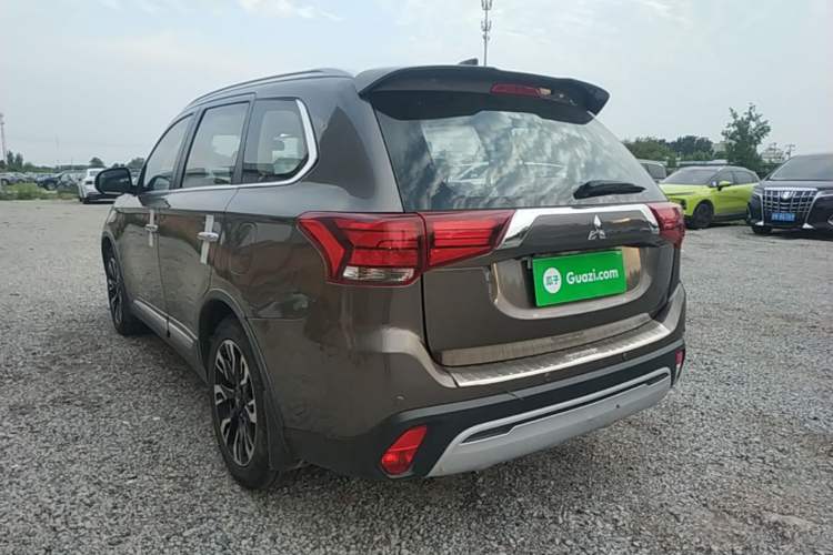 Used Mitsubishi Outlander 2019 2.0L Two-Wheel Drive Comfort Edition 7-Seater China VI Standard Rear Left 45 Deg