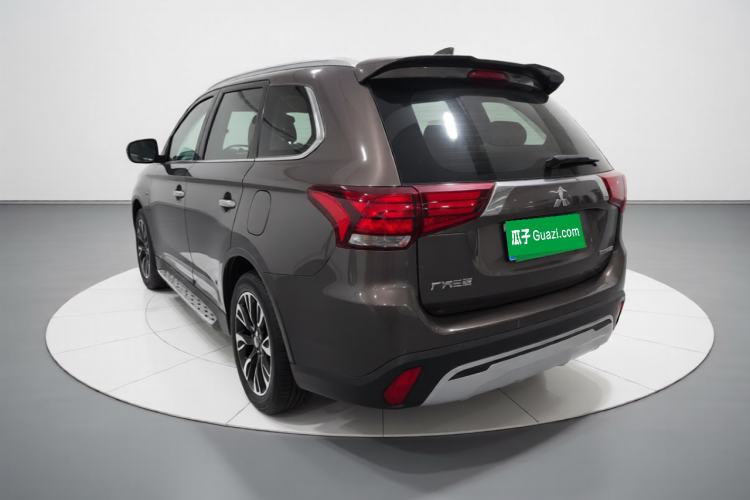 Used Mitsubishi Outlander 2019 2.4L 4x4 Zhi Xiang Edition 7 Seats China V Emission Standard Rear Left 45 Deg