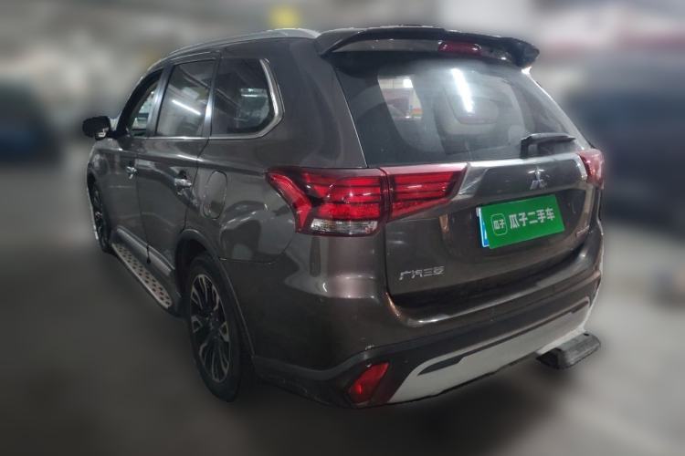 Used Mitsubishi Outlander 2019 2.4L 4x4 Zhi Xiang Edition 7 Seats China V Emission Standard Rear Left 45 Deg