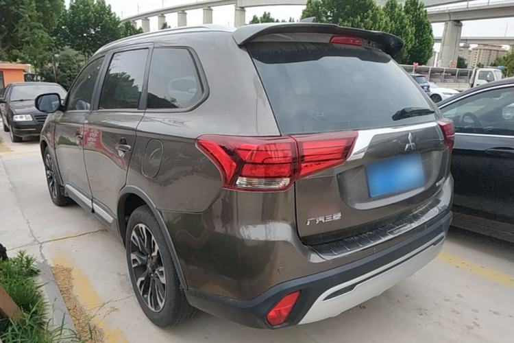 Used Mitsubishi Outlander 2019 2.0L Two-Wheel Drive Comfort Edition 5 Seats China V Standard Rear Left 45 Deg