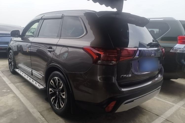 Used Mitsubishi Outlander 2019 2.0L Two-Wheel Drive Comfort Edition 7-Seater China VI Standard Rear Left 45 Deg