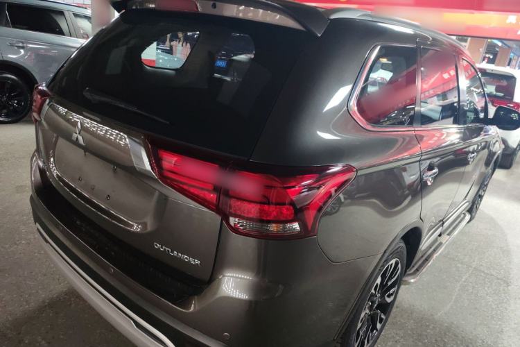 Used Mitsubishi Outlander 2019 2.4L 4x4 Zhi Xiang Edition 7 Seats China V Emission Standard Rear Right 45 Deg