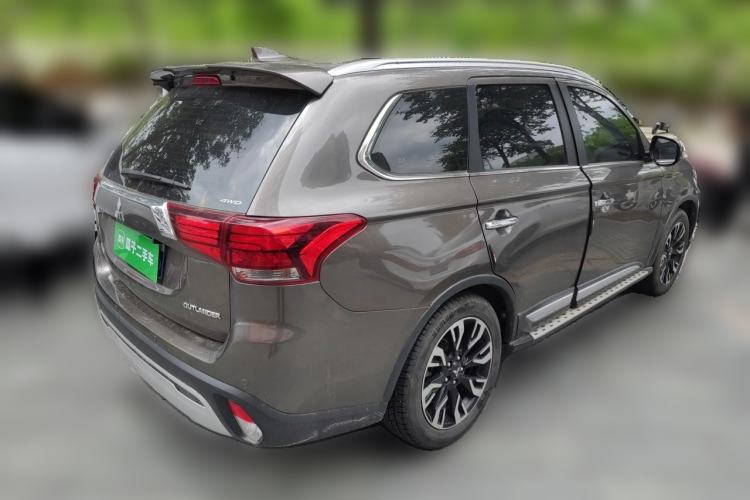 Used Mitsubishi Outlander 2019 2.4L 4x4 Zhi Xiang Edition 7 Seats China VI Standard Rear Right 45 Deg