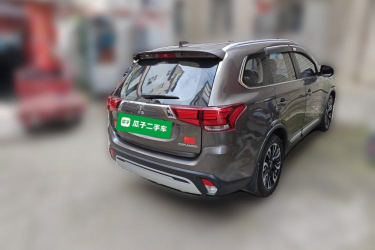 Used Mitsubishi Outlander 2019 2.0L Two-Wheel Drive Comfort Edition 7 Seats China V Emission Standard Rear Right 45 Deg