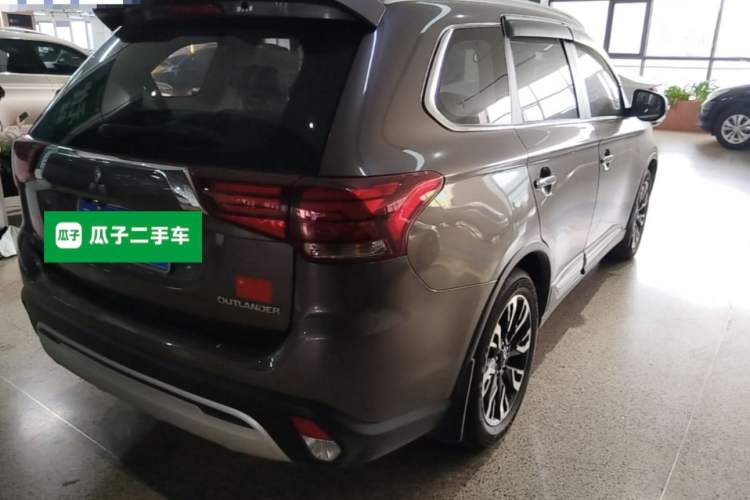 Used Mitsubishi Outlander 2019 2.0L Two-Wheel Drive Comfort Edition 7 Seats China V Emission Standard Rear Right 45 Deg