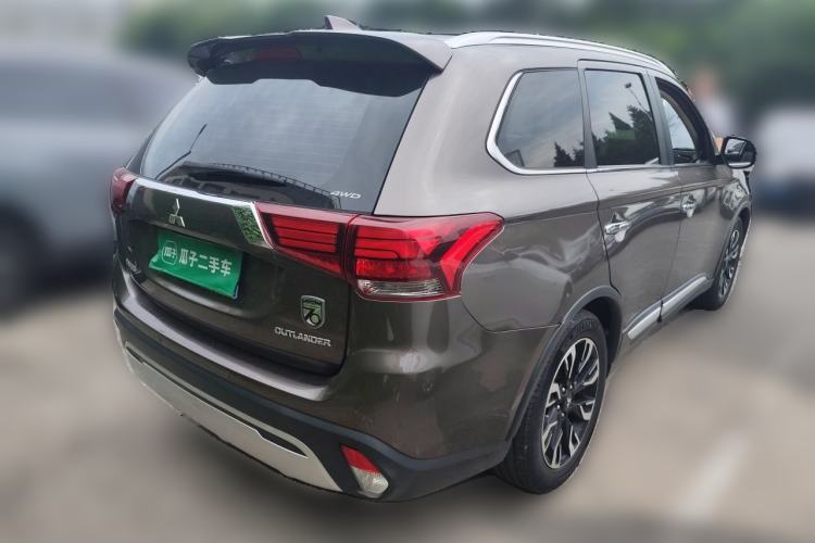 Used Mitsubishi Outlander 2019 2.4L 4x4 Zhi Xiang Edition 5 Seats China VI Standard Rear Right 45 Deg