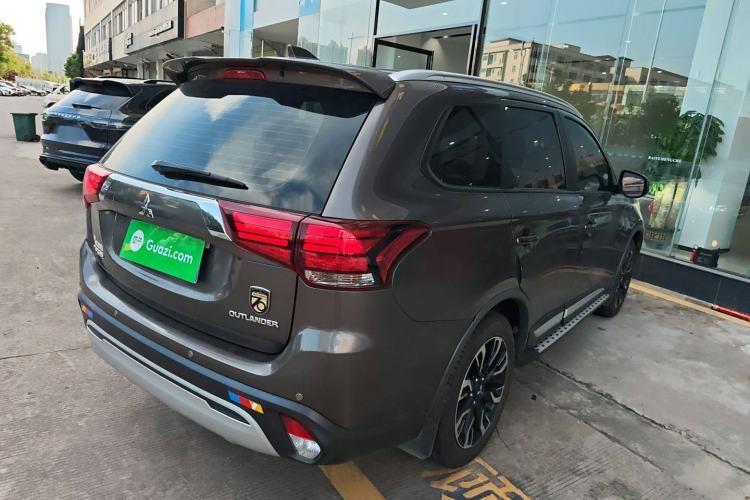 Used Mitsubishi Outlander 2019 2.0L Two-Wheel Drive Comfort Edition 5 Seats China VI Standard Rear Right 45 Deg