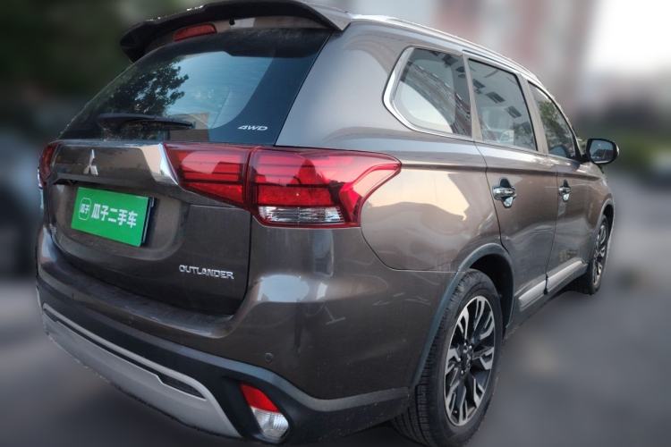 Used Mitsubishi Outlander 2019 2.4L 4x4 Zhi Xiang Edition 5 Seats China V Emission Standard Rear Right 45 Deg