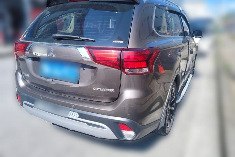 Used Mitsubishi Outlander 2019 2.4L 4x4 Zhi Xiang Edition 7 Seats China V Emission Standard Rear Right 45 Deg