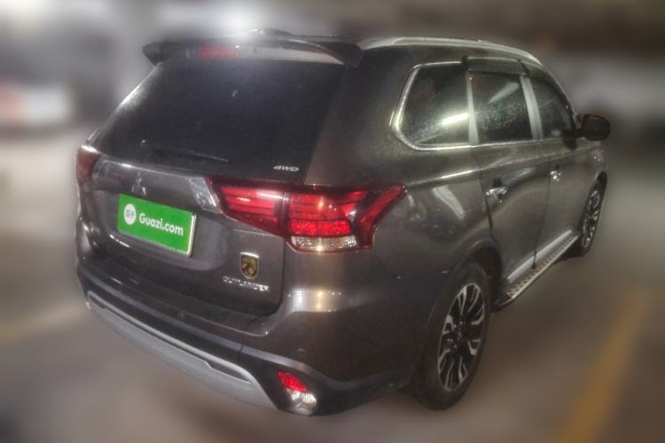 Used Mitsubishi Outlander 2019 2.4L 4x4 Zhi Xiang Edition 7 Seats China VI Standard Rear Right 45 Deg